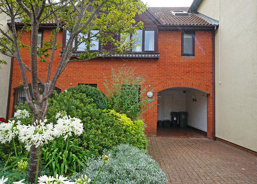3 bed Town House for rent in Southwick. From Marina & Hampshire Life Homes - South Coast 3 bed Town House for rent in Southwick. From Marina & Hampshire Life Homes - South Coast