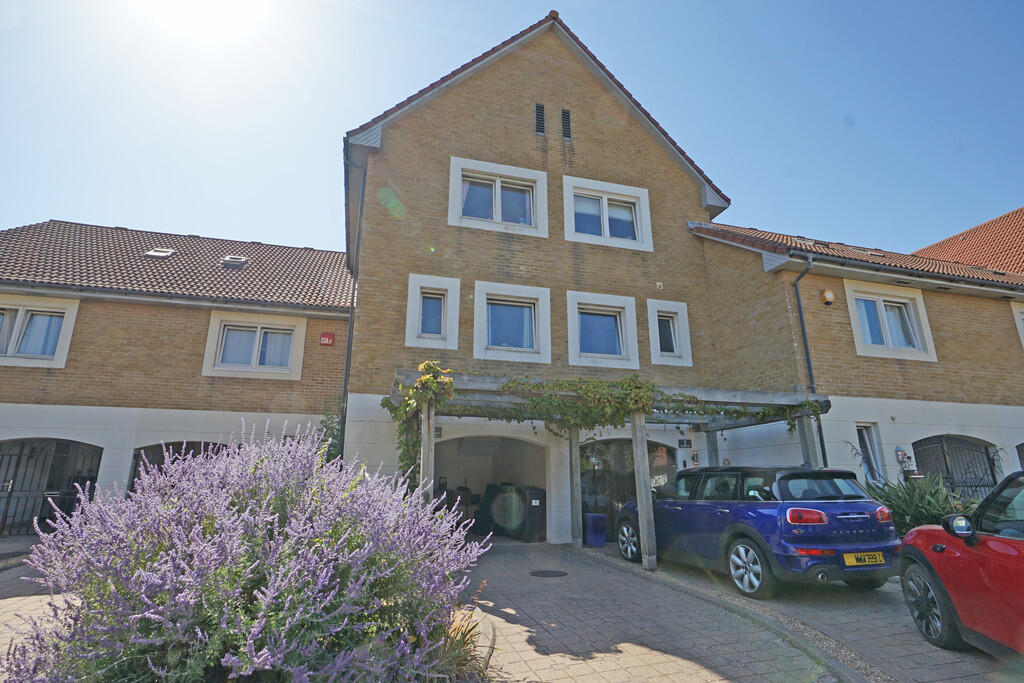3 bed Town House for rent in Southwick. From Marina & Hampshire Life Homes - South Coast 3 bed Town House for rent in Southwick. From Marina & Hampshire Life Homes - South Coast