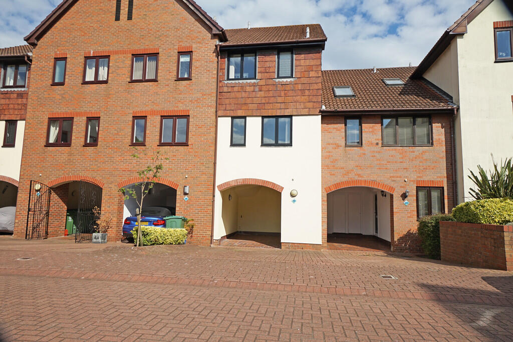 3 bed Town House for rent in Southwick. From Marina & Hampshire Life Homes - South Coast 3 bed Town House for rent in Southwick. From Marina & Hampshire Life Homes - South Coast