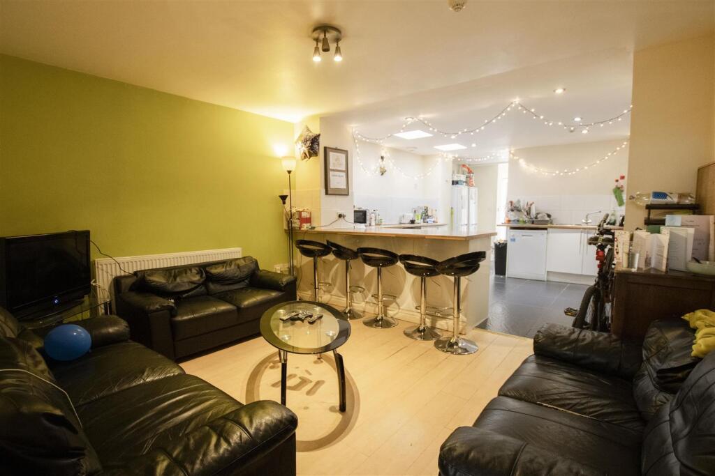 7 bed Detached for rent in Birmingham. From Oakmans Estate Agents - Student Lettings