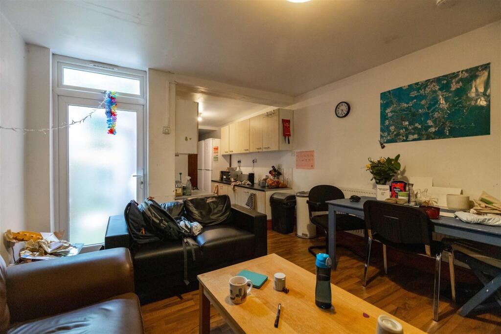 6 bed Detached for rent in Birmingham. From Oakmans Estate Agents - Student Lettings