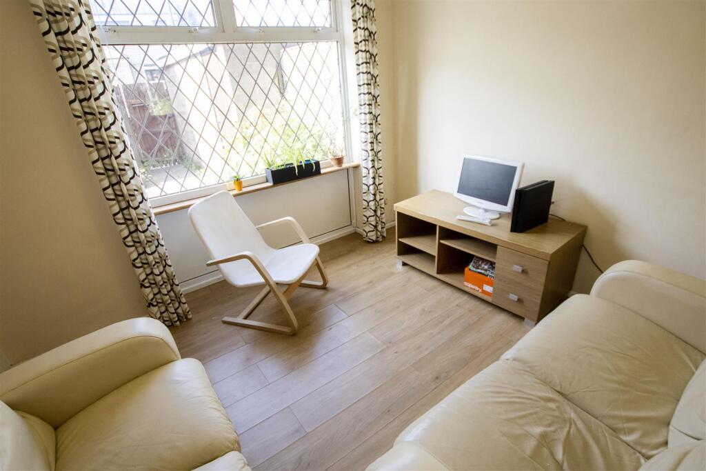 4 bed Detached for rent in Birmingham. From Oakmans Estate Agents - Student Lettings