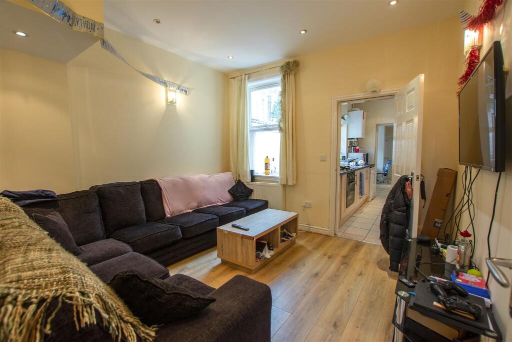 7 bed Detached for rent in Birmingham. From Oakmans Estate Agents - Student Lettings