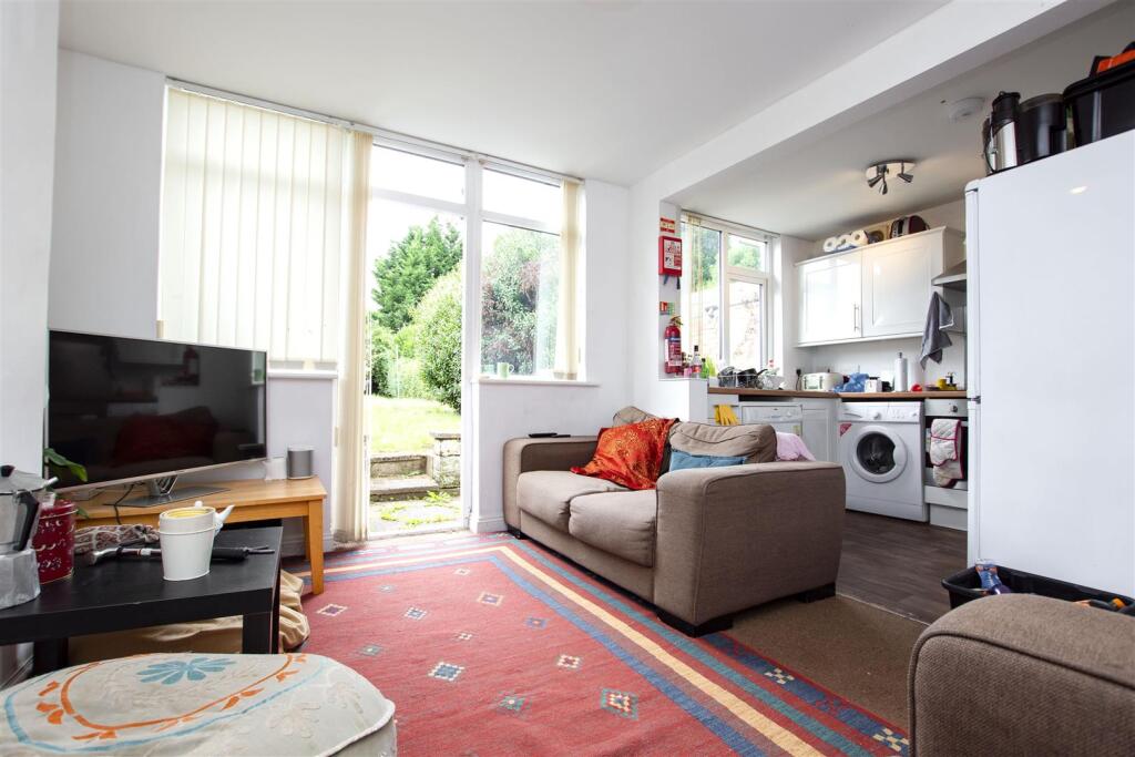4 bed Detached for rent in Birmingham. From Oakmans Estate Agents - Student Lettings 4 bed Detached for rent in Birmingham. From Oakmans Estate Agents - Student Lettings