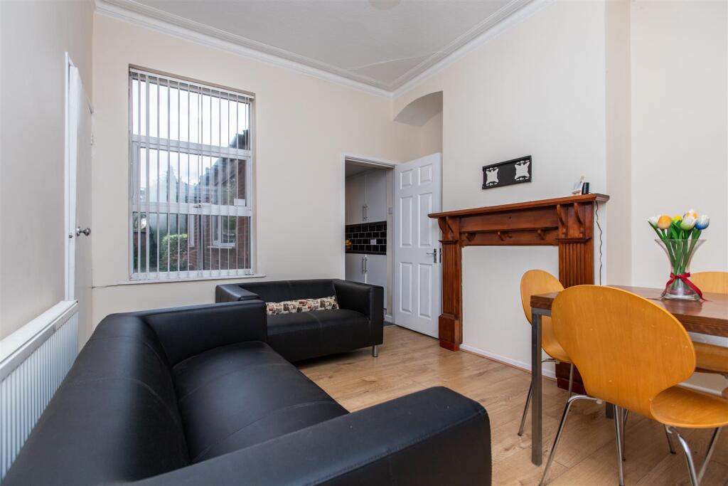 5 bed Detached for rent in Birmingham. From Oakmans Estate Agents - Student Lettings 5 bed Detached for rent in Birmingham. From Oakmans Estate Agents - Student Lettings