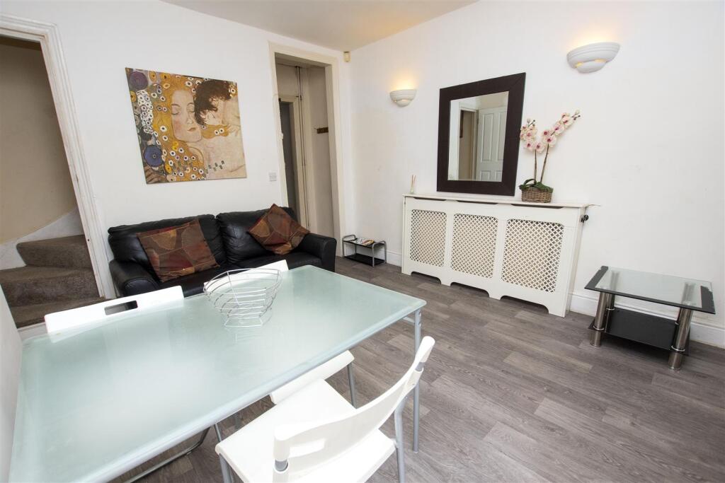 4 bed Detached for rent in Birmingham. From Oakmans Estate Agents - Student Lettings 4 bed Detached for rent in Birmingham. From Oakmans Estate Agents - Student Lettings