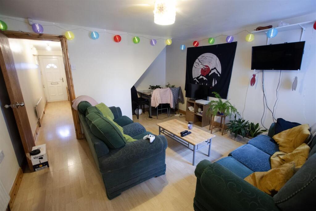 5 bed Detached for rent in Birmingham. From Oakmans Estate Agents - Student Lettings