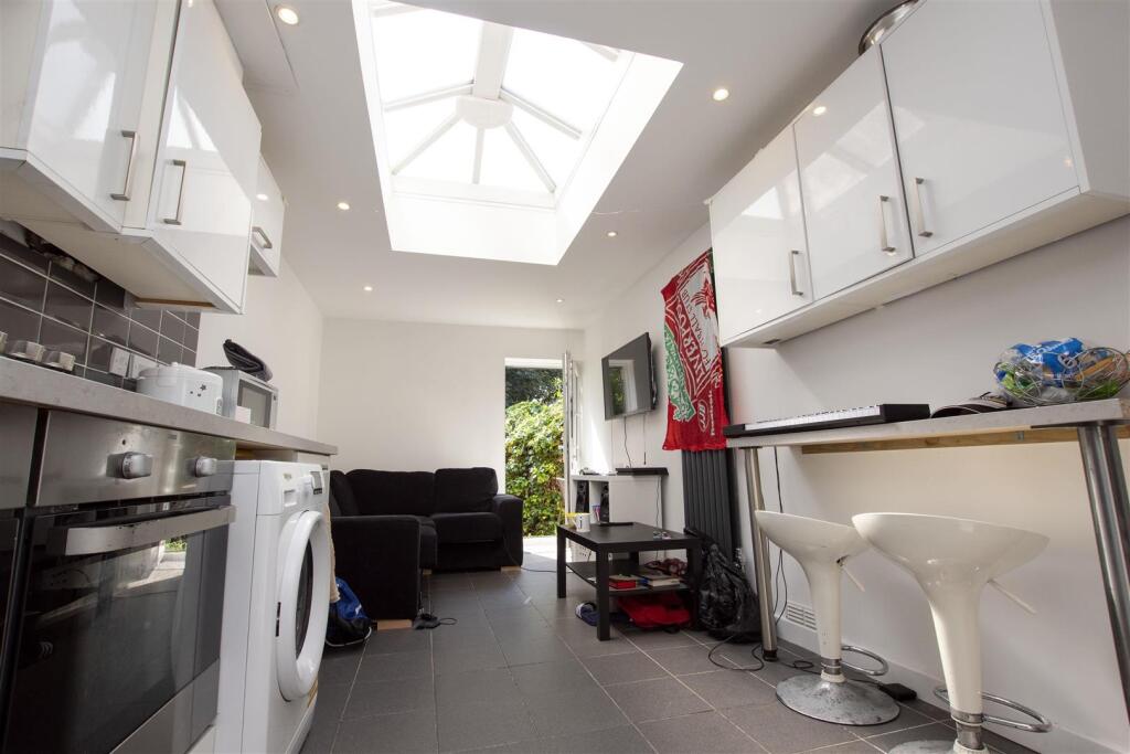 6 bed Detached for rent in Birmingham. From Oakmans Estate Agents - Student Lettings