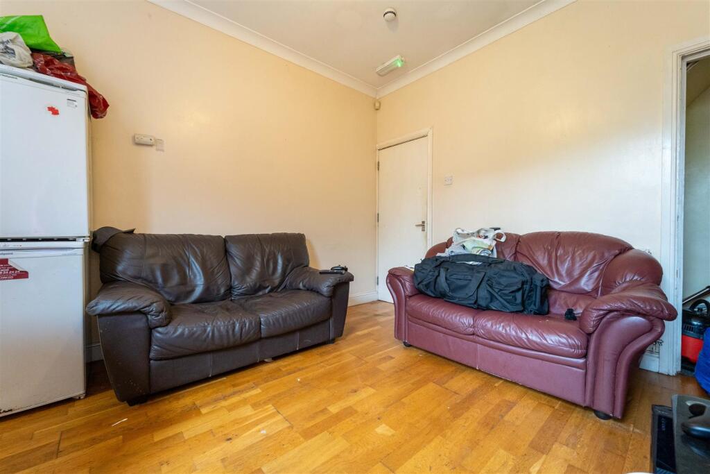 5 bed Detached for rent in Birmingham. From Oakmans Estate Agents - Student Lettings