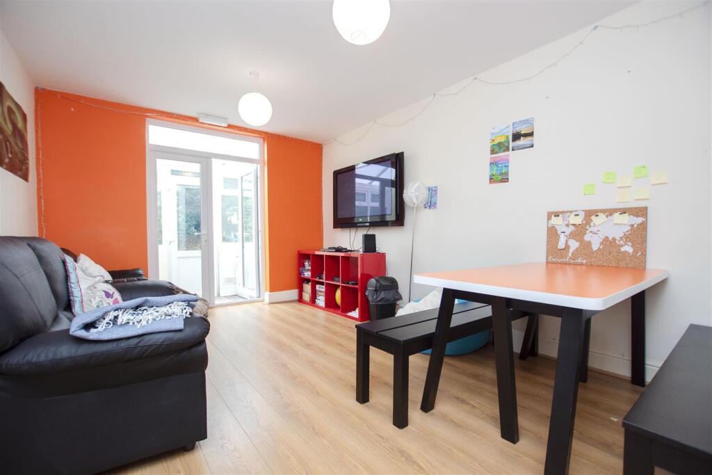 6 bed Detached for rent in Birmingham. From Oakmans Estate Agents - Student Lettings 6 bed Detached for rent in Birmingham. From Oakmans Estate Agents - Student Lettings