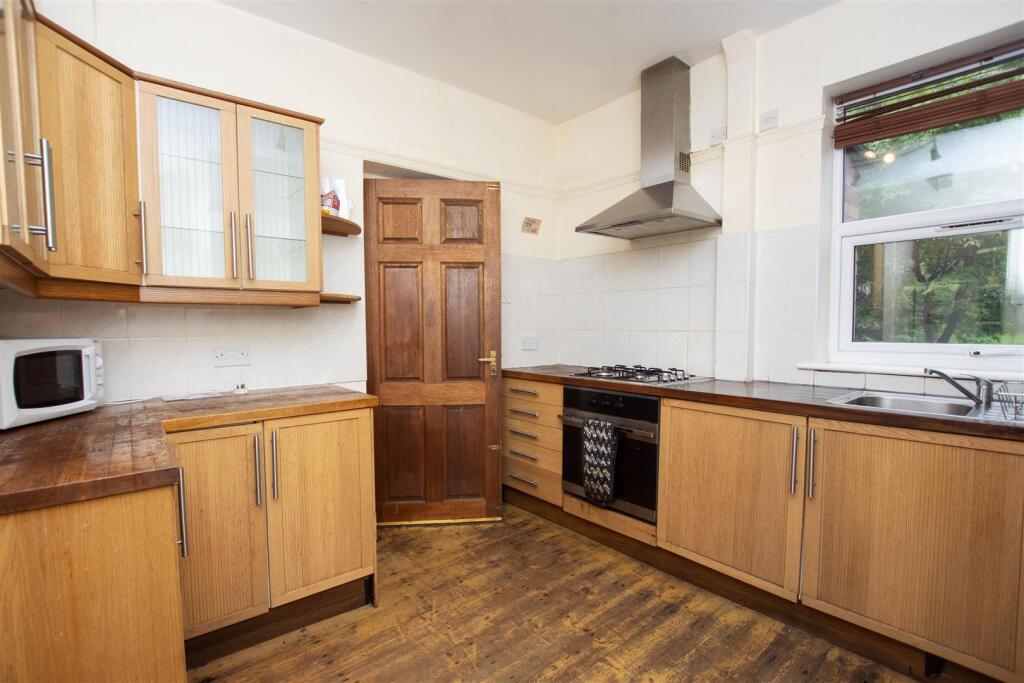 4 bed Detached for rent in Birmingham. From Oakmans Estate Agents - Student Lettings