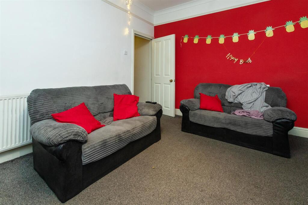 4 bed Detached for rent in Birmingham. From Oakmans Estate Agents - Student Lettings