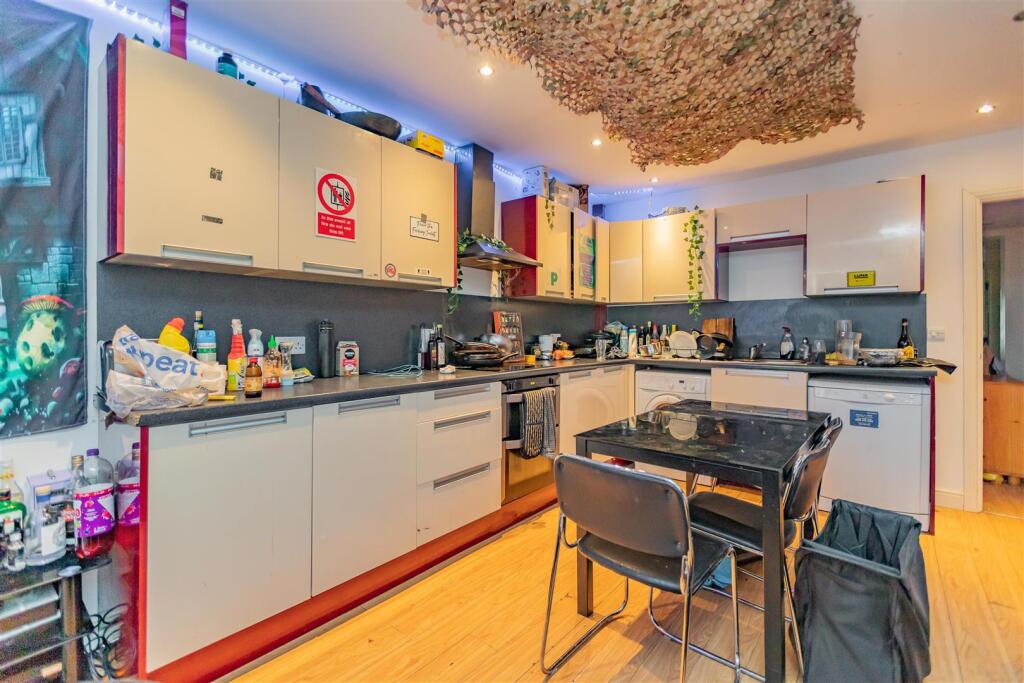 6 bed Detached for rent in Birmingham. From Oakmans Estate Agents - Student Lettings