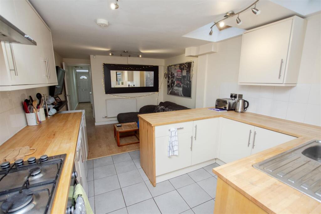 6 bed Detached for rent in Birmingham. From Oakmans Estate Agents - Student Lettings