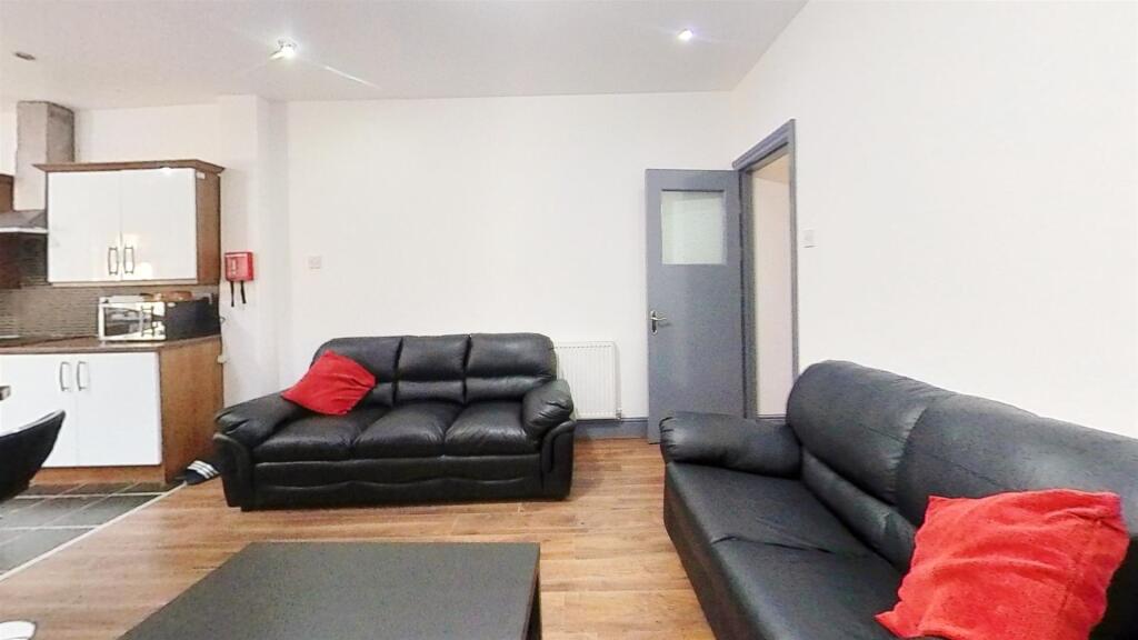 7 bed Detached for rent in Birmingham. From Oakmans Estate Agents - Student Lettings