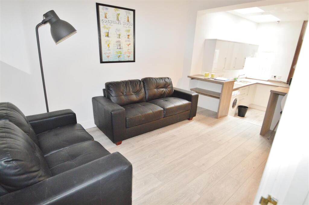 6 bed Detached for rent in Birmingham. From Oakmans Estate Agents - Student Lettings