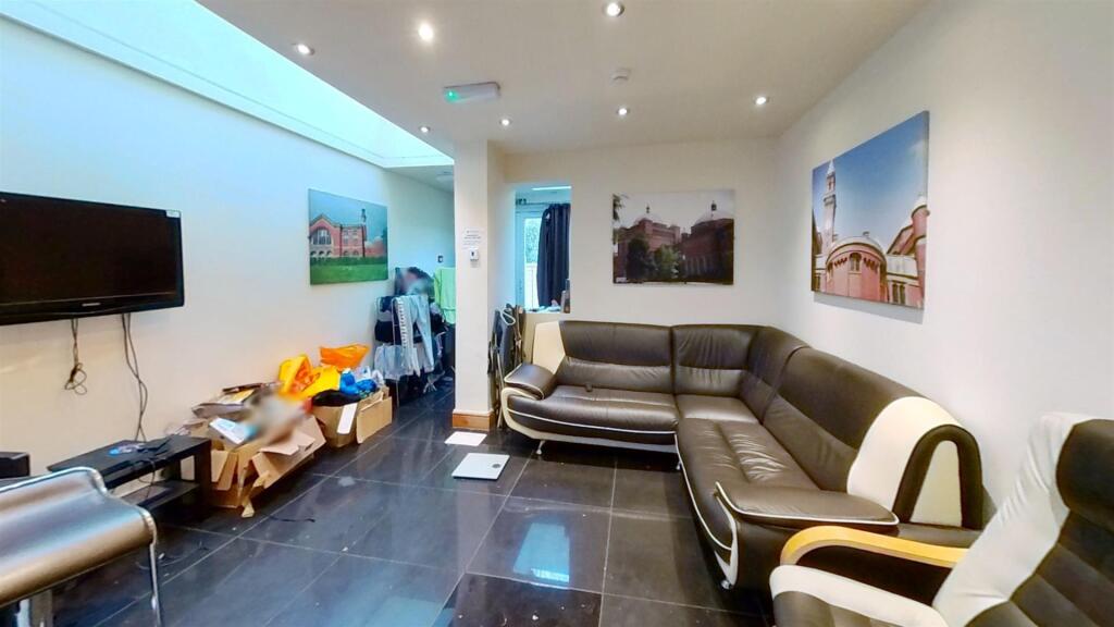 6 bed Detached for rent in Birmingham. From Oakmans Estate Agents - Student Lettings