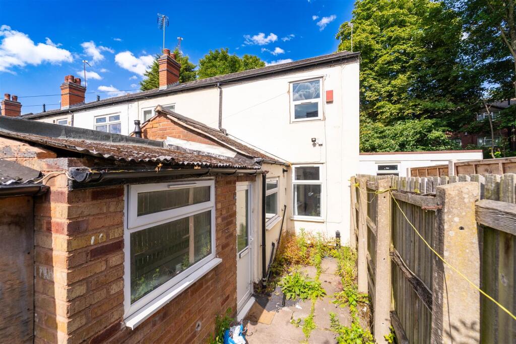 3 bed Detached for rent in Birmingham. From Oakmans Estate Agents - Student Lettings