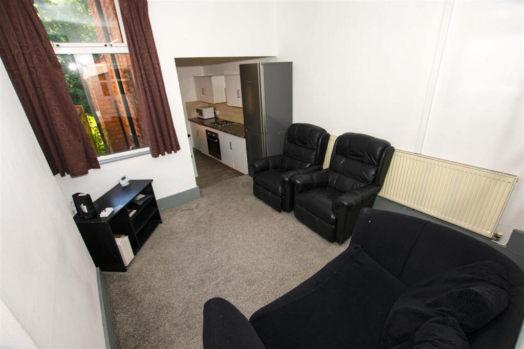 3 bed Detached for rent in Birmingham. From Oakmans Estate Agents - Student Lettings