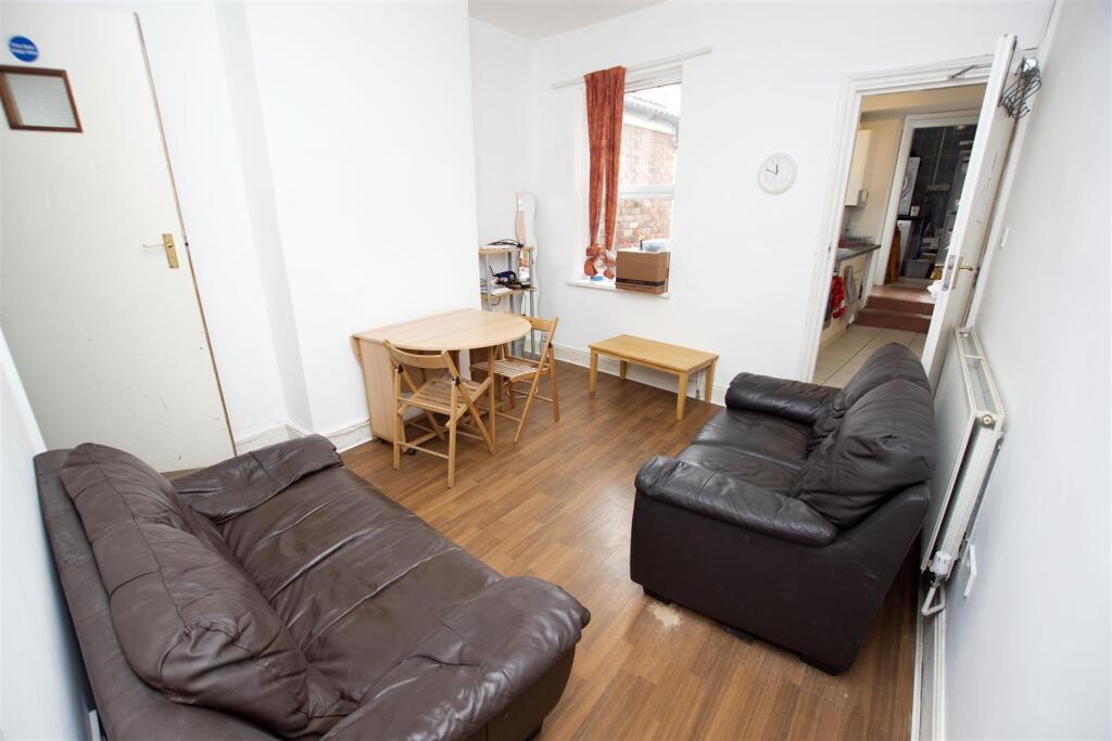 4 bed Detached for rent in Birmingham. From Oakmans Estate Agents - Student Lettings