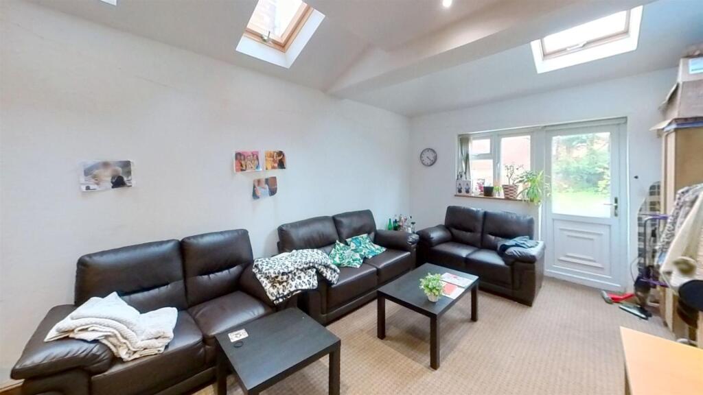 6 bed Detached for rent in Birmingham. From Oakmans Estate Agents - Student Lettings