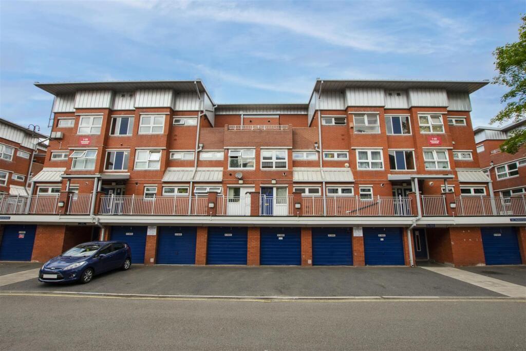 3 bed Detached for rent in Birmingham. From Oakmans Estate Agents - Student Lettings