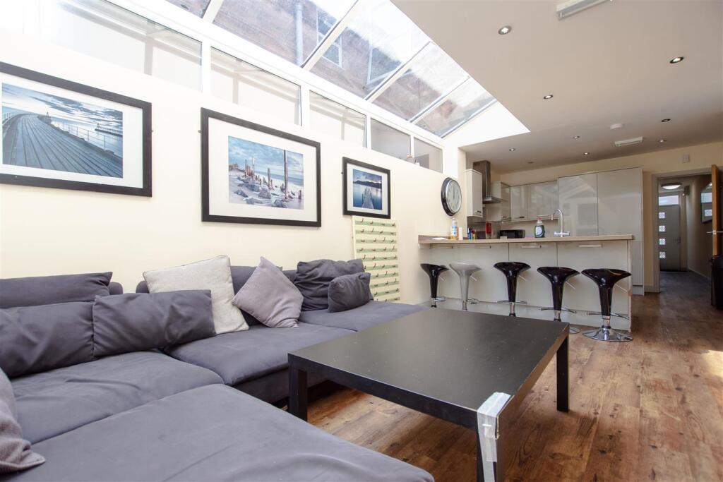 6 bed Detached for rent in Birmingham. From Oakmans Estate Agents - Student Lettings 6 bed Detached for rent in Birmingham. From Oakmans Estate Agents - Student Lettings