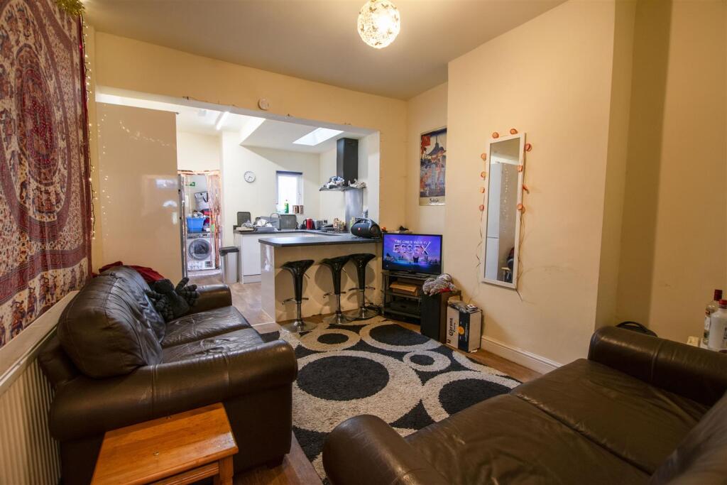 6 bed Detached for rent in Birmingham. From Oakmans Estate Agents - Student Lettings