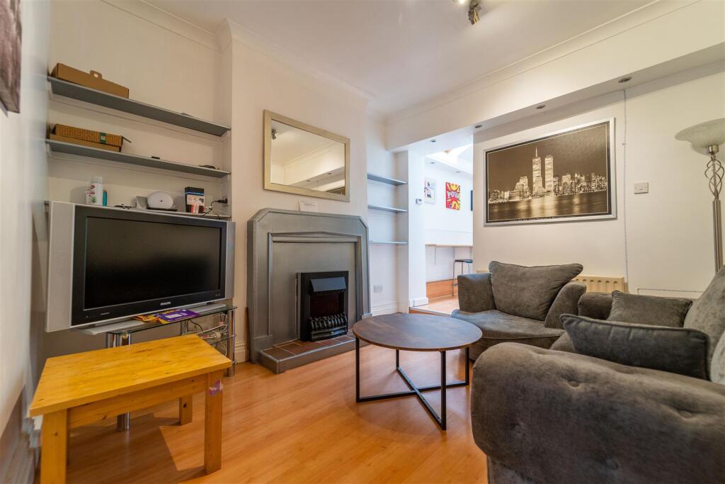 4 bed Detached for rent in Birmingham. From Oakmans Estate Agents - Student Lettings