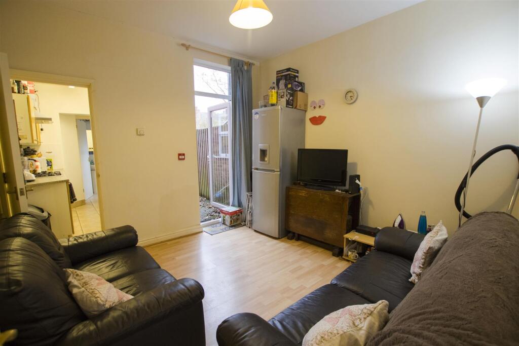 4 bed Detached for rent in Birmingham. From Oakmans Estate Agents - Student Lettings