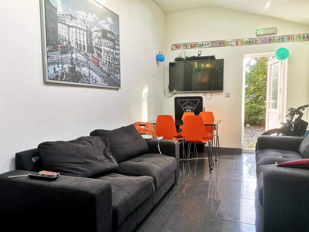 7 bed Detached for rent in Birmingham. From Oakmans Estate Agents - Student Lettings