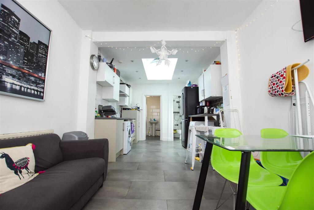 5 bed Apartment for rent in Birmingham. From Oakmans Estate Agents - Student Lettings