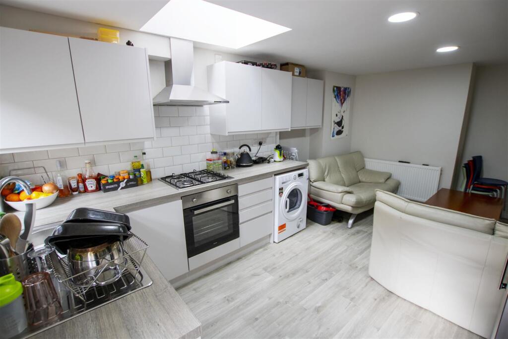 5 bed Detached for rent in Birmingham. From Oakmans Estate Agents - Student Lettings