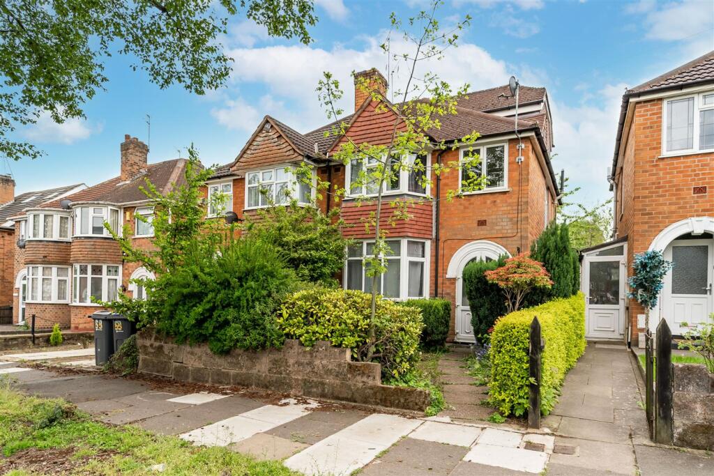 4 bed Detached for rent in Headley Heath. From Oakmans Estate Agents - Student Lettings 4 bed Detached for rent in Headley Heath. From Oakmans Estate Agents - Student Lettings