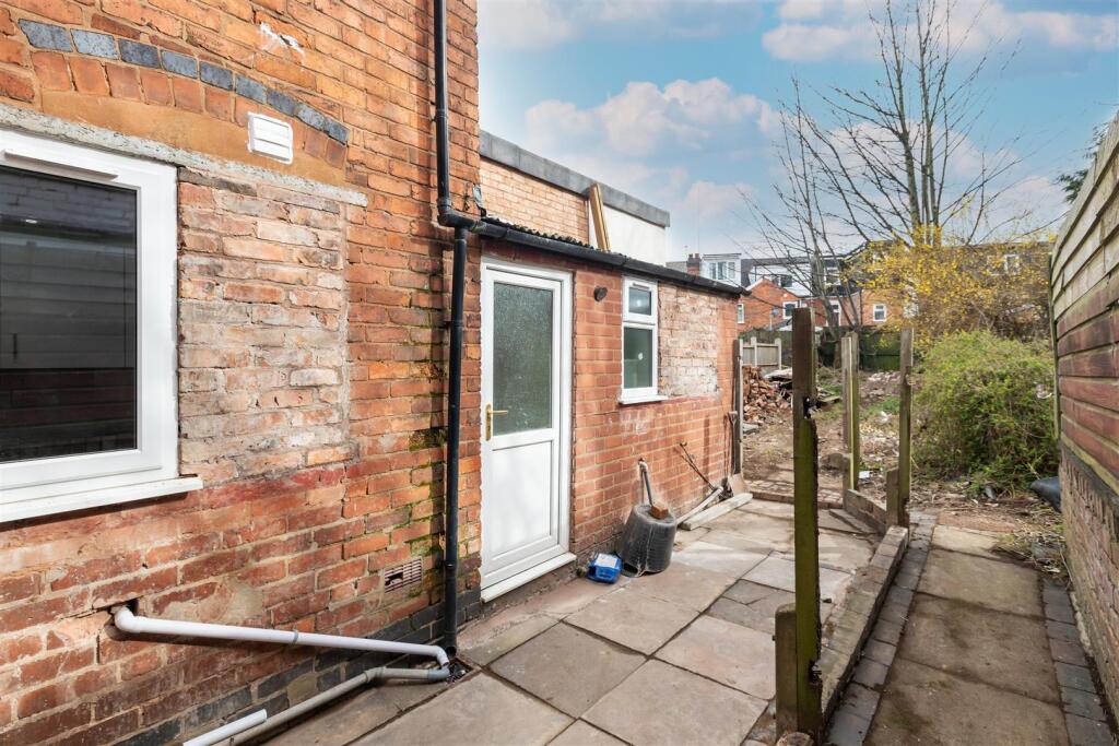 3 bed Detached for rent in Birmingham. From Oakmans Estate Agents - Student Lettings