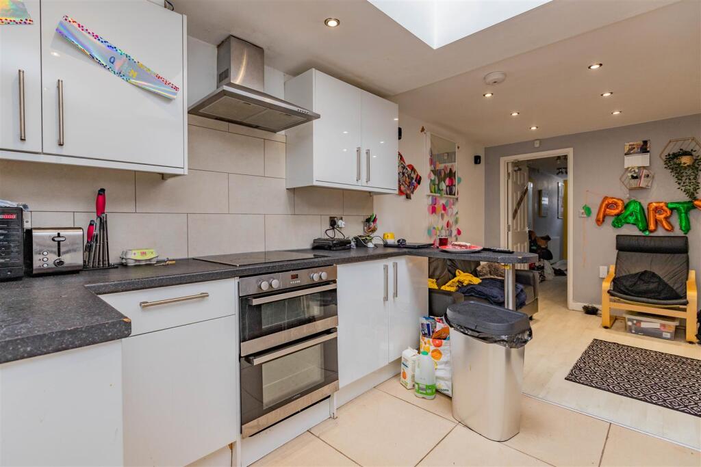 6 bed Detached for rent in Birmingham. From Oakmans Estate Agents - Student Lettings
