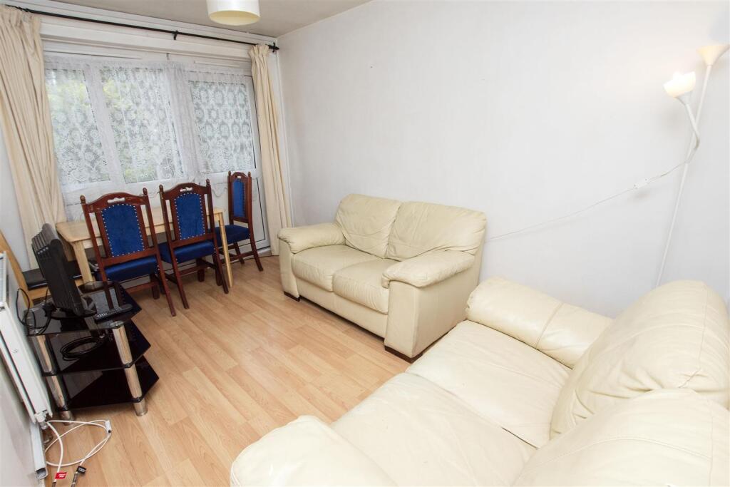 3 bed Detached for rent in Birmingham. From Oakmans Estate Agents - Student Lettings 3 bed Detached for rent in Birmingham. From Oakmans Estate Agents - Student Lettings