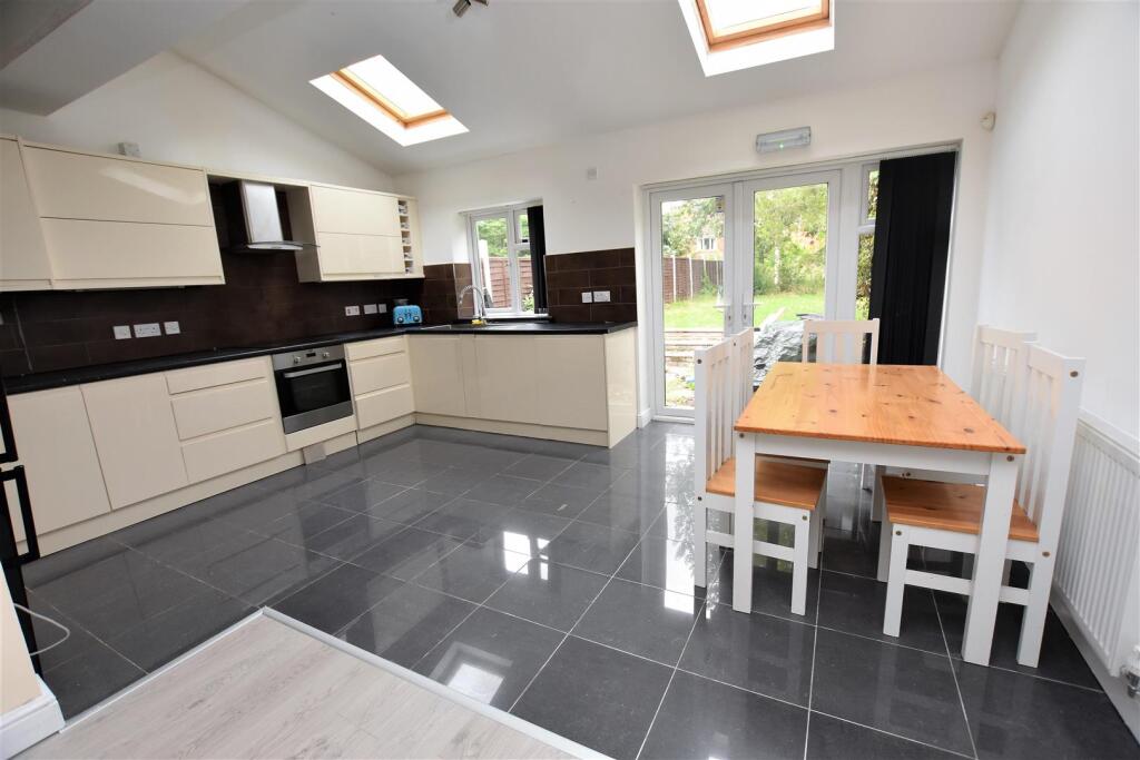 4 bed Detached for rent in Birmingham. From Oakmans Estate Agents - Student Lettings