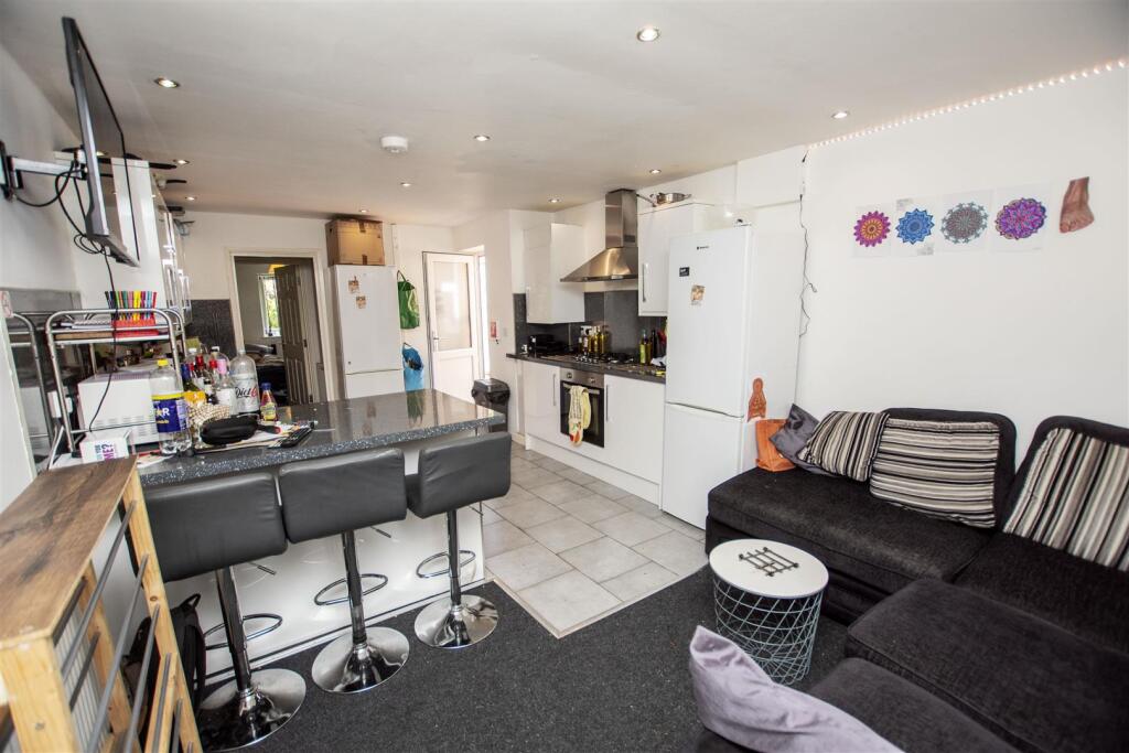 7 bed Detached for rent in Birmingham. From Oakmans Estate Agents - Student Lettings 7 bed Detached for rent in Birmingham. From Oakmans Estate Agents - Student Lettings