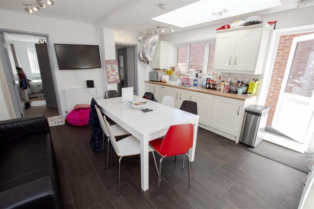 7 bed Detached for rent in Birmingham. From Oakmans Estate Agents - Student Lettings 7 bed Detached for rent in Birmingham. From Oakmans Estate Agents - Student Lettings