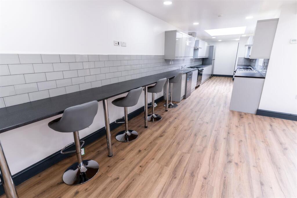 8 bed Detached for rent in Birmingham. From Oakmans Estate Agents - Student Lettings 8 bed Detached for rent in Birmingham. From Oakmans Estate Agents - Student Lettings