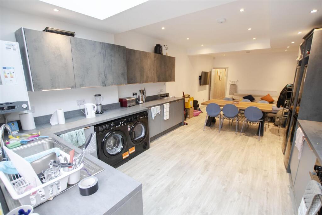 6 bed Detached for rent in Birmingham. From Oakmans Estate Agents - Student Lettings