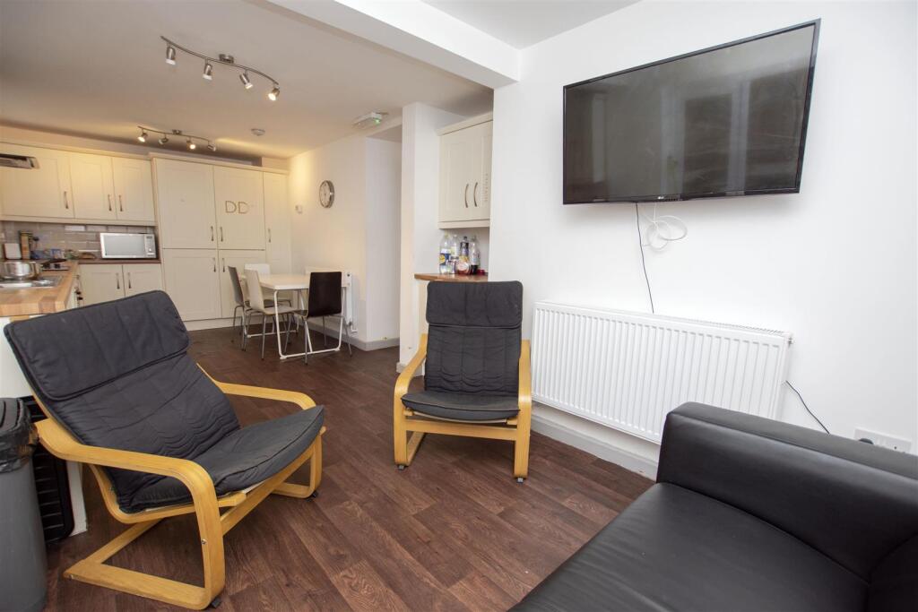 6 bed Detached for rent in Birmingham. From Oakmans Estate Agents - Student Lettings