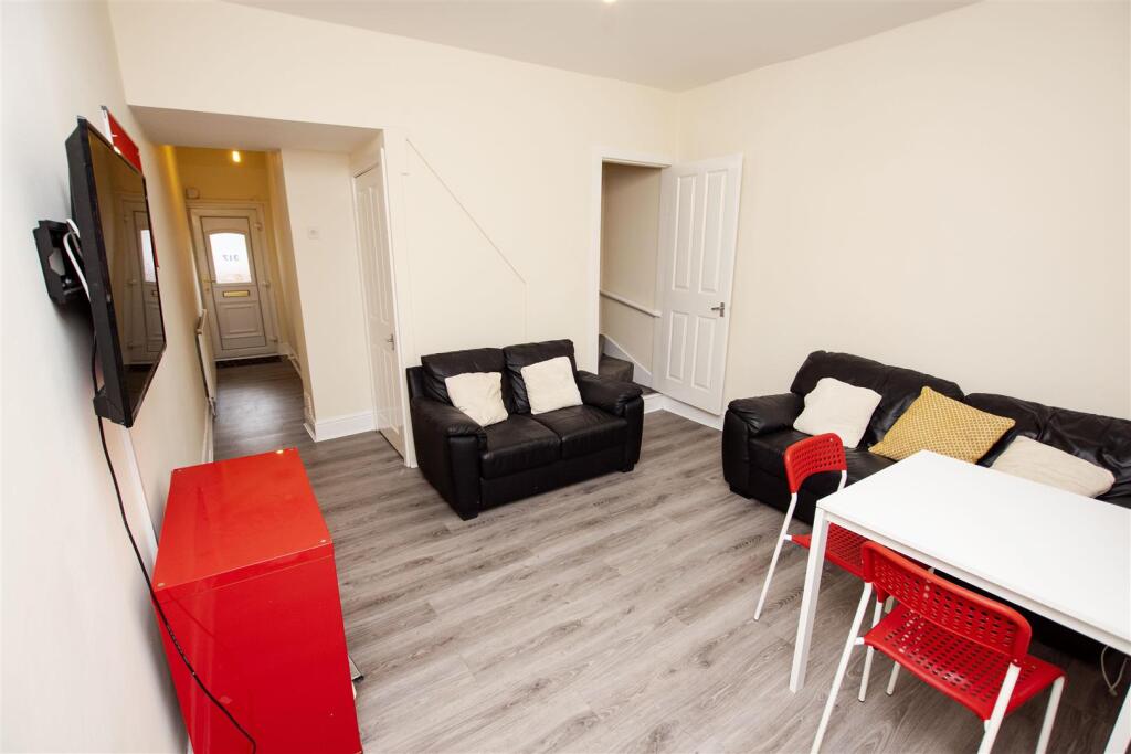 4 bed Detached for rent in Birmingham. From Oakmans Estate Agents - Student Lettings