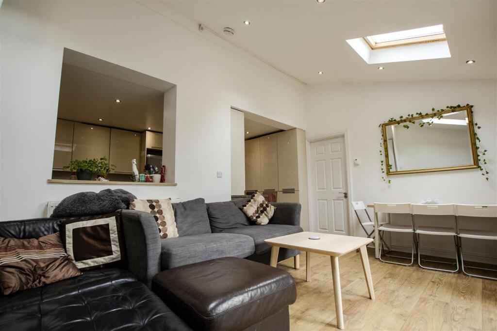 8 bed Detached for rent in Birmingham. From Oakmans Estate Agents - Student Lettings