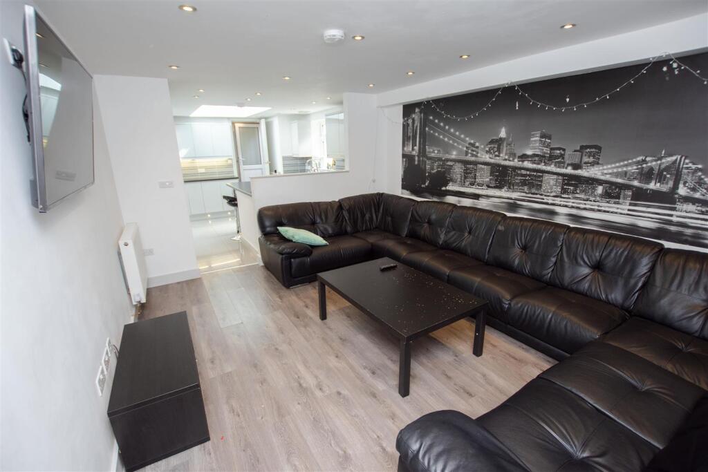 7 bed Detached for rent in Birmingham. From Oakmans Estate Agents - Student Lettings