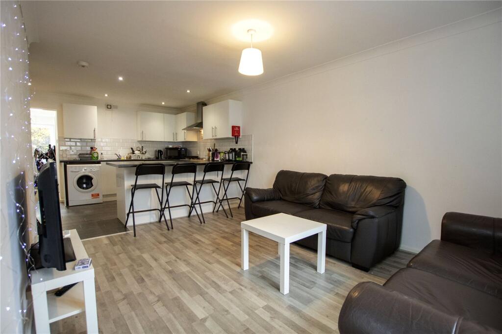 6 bed Detached for rent in Birmingham. From Oakmans Estate Agents - Student Lettings