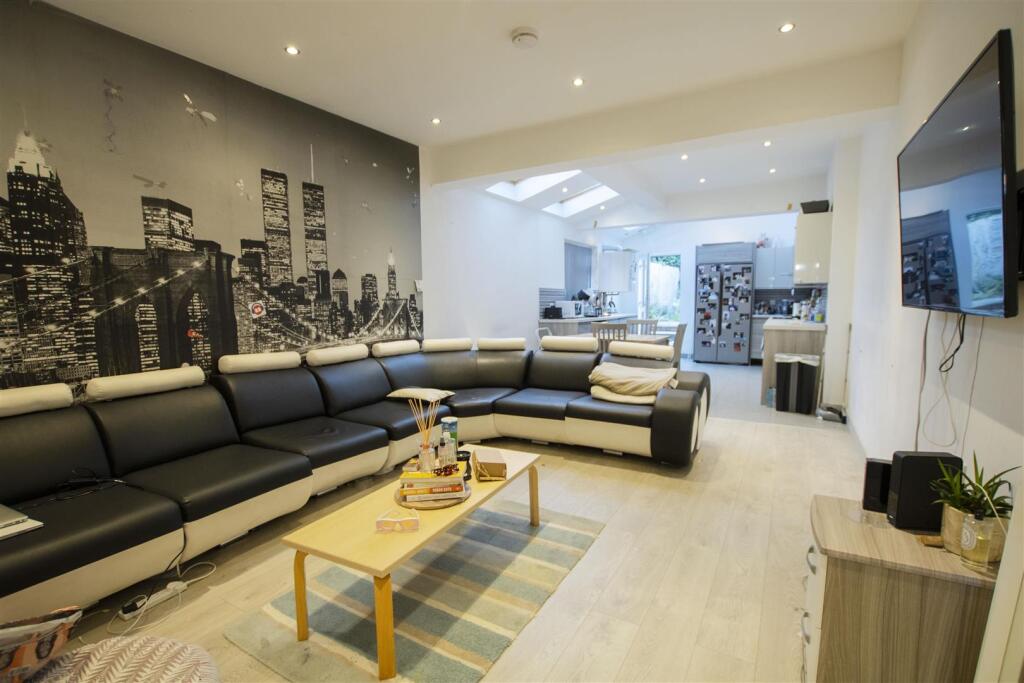 6 bed Detached for rent in Birmingham. From Oakmans Estate Agents - Student Lettings