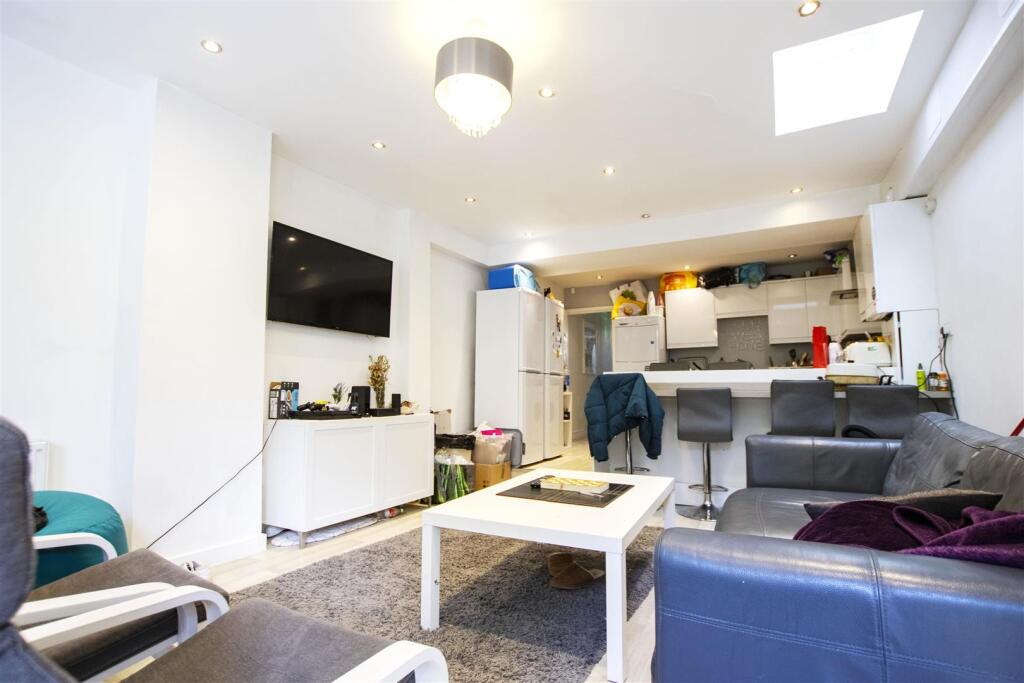 6 bed Detached for rent in Birmingham. From Oakmans Estate Agents - Student Lettings