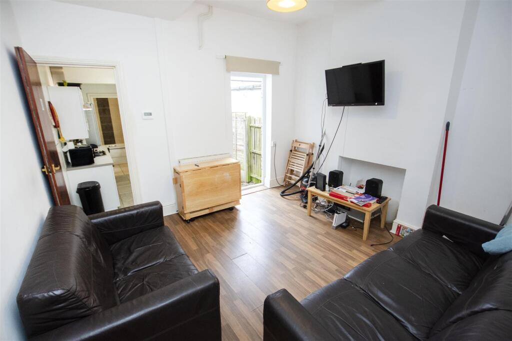 4 bed Detached for rent in Birmingham. From Oakmans Estate Agents - Student Lettings